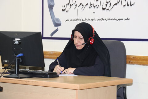 پاسخگویی مدیرکل بهزیستی استان به درخواست های تلفنی جامعه هدف