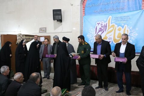 کرج  | برگزاری میز خدمت و سخنرانی پیش از خطبه‌ها توسط مدیر بهزیستی شهرستان کرج در مصلی نماز جمعه محمدشهر