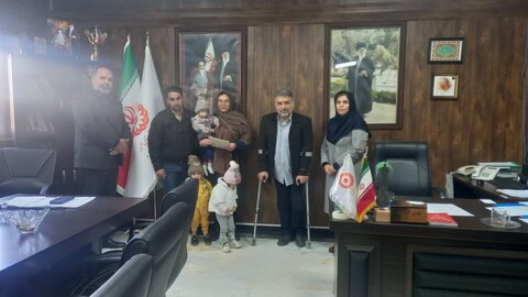 اشتهارد ️| تجلیل از مادر سه قلوهای تحت پوشش بهزیستی اشتهارد به مناسبت گرامیداشت روز مادر