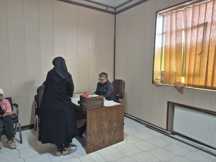 ویزیت رایگان مددجویان بهزیستی میبد توسط متخصص اعصاب و روان
