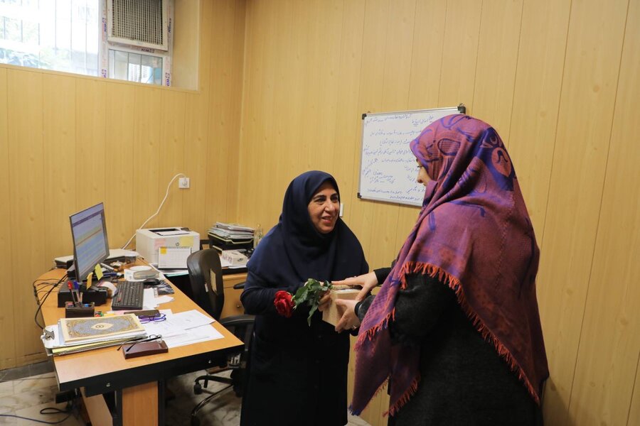 شهرتهران| مدیر بهزیستی در روز میلاد حضرت زهرا (س) از کارکنان تقدیر کرد