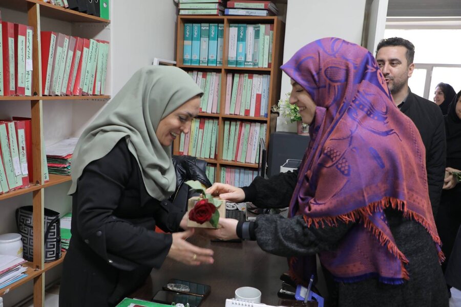 شهرتهران| مدیر بهزیستی در روز میلاد حضرت زهرا (س) از کارکنان تقدیر کرد