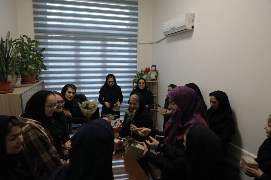 شهرتهران| مدیر بهزیستی در روز میلاد حضرت زهرا (س) از کارکنان تقدیر کرد