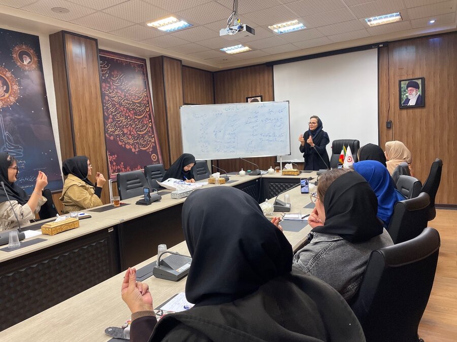 شمیرانات | برگزاری دومین کارگاه آموزشی «آشنایی با زبان اشاره» ویژه کارکنان