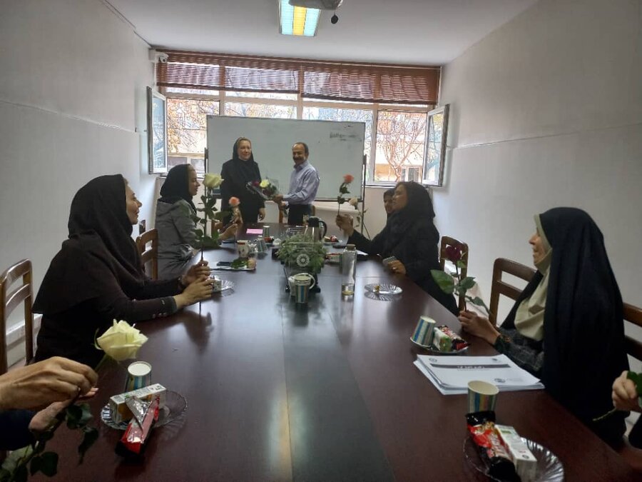 شمیرانات | برگزاری کارگاه آموزشی نقش زن در تحکیم بنیان خانواده و تکریم بانوان شاغل