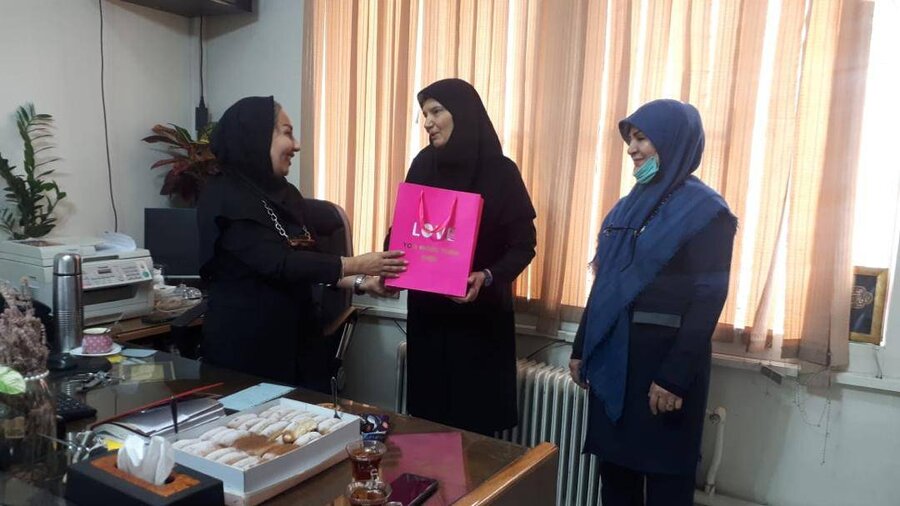 شهرتهران| تقدیر سرپرست مرکز حر از قهرمان طلای شنای کشور