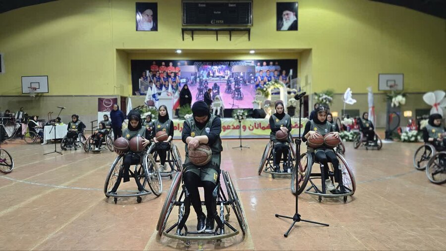 #گزارش_تصویری| صحنه گردانی هنرمندان و ورزشکاران معلول و اهدای ۵۰ سری جهیزیه