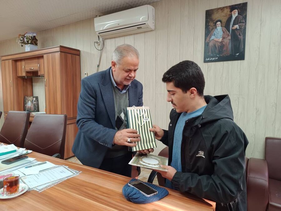 شهریار | مراسم تجلیل از دانشجویان فرهیخته تحت پوشش بهزیستی شهرستان به مناسبت روز دانشجو