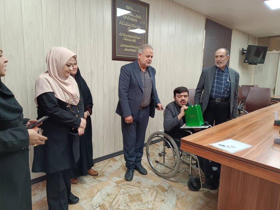 شهریار | مراسم تجلیل از دانشجویان فرهیخته تحت پوشش بهزیستی شهرستان به مناسبت روز دانشجو