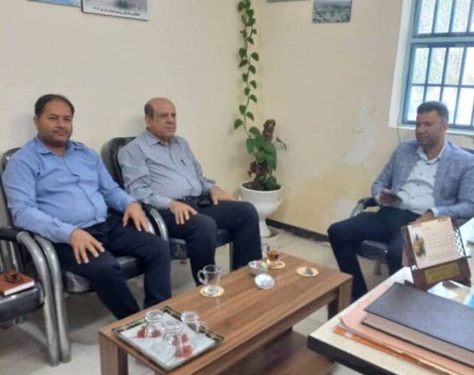 تأمین زمین برای احداث نیروگاه‌های خورشیدی مددجویان در بستک پیگیری شد