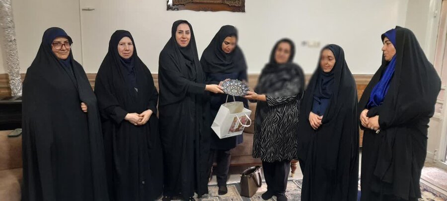 چهارباغ | دیدار صمیمانه مسئولان بهزیستی با خانواده مددجویان به مناسبت گرامیداشت روز مادر