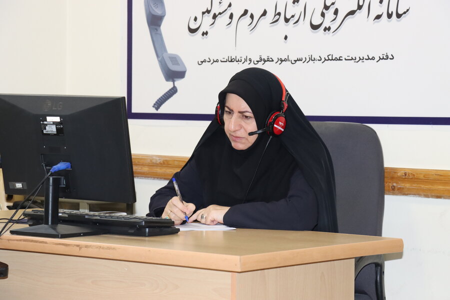 پاسخگویی مدیرکل بهزیستی استان به درخواست های تلفنی جامعه هدف