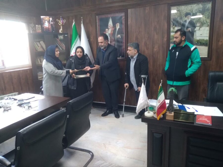 اشتهارد ️| تجلیل از بانوان شاغل در بهزیستی اشتهارد به مناسبت گرامیداشت روز زن