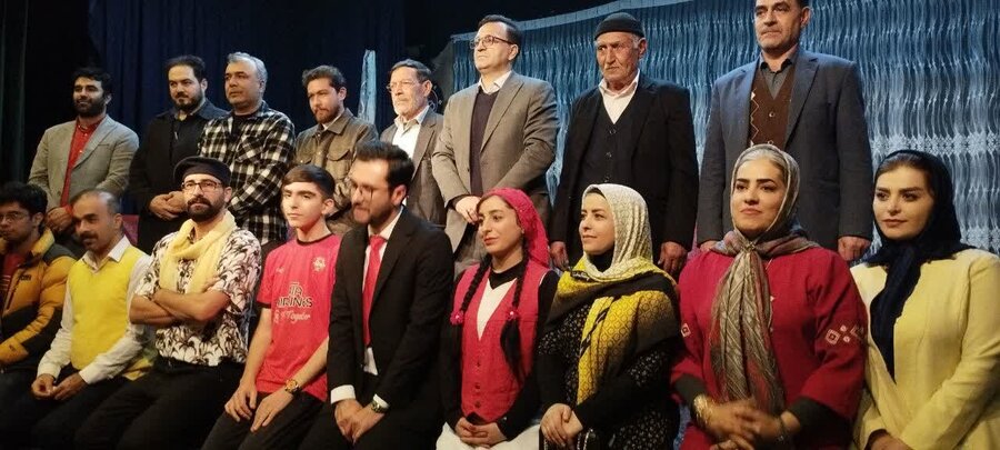 گزارش تصویری| حضور کارکنان بهزیستی بناب در نمایش تئاتر