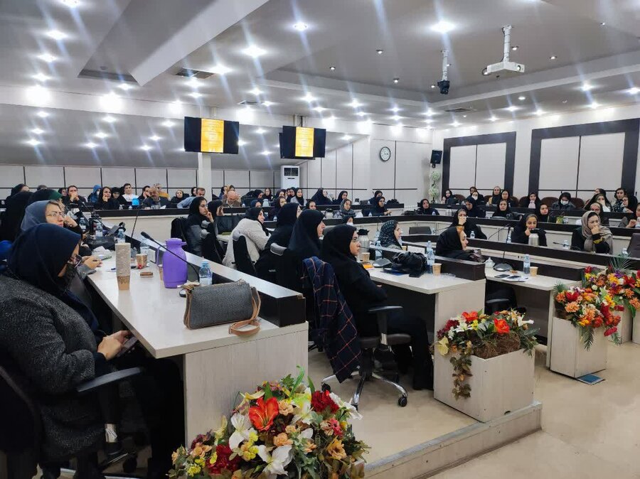 نشست علمی بررسی راهکارهای کاهش خشونت دیجیتال علیه زنان در سنندج برگزار شد