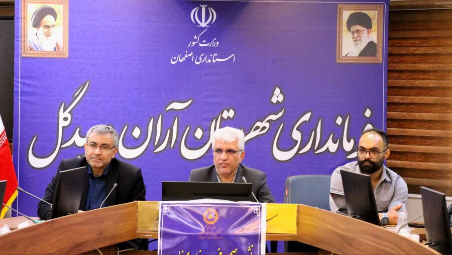 آران و بیدگل| نشست صمیمانه جمعی از افراد دارای معلولیت با فرماندار شهرستان