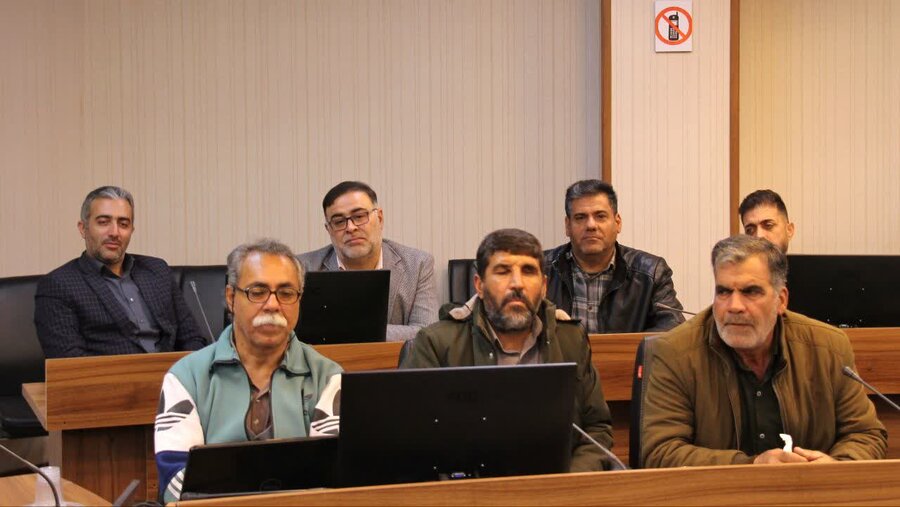 آران و بیدگل| نشست صمیمانه جمعی از افراد دارای معلولیت با فرماندار شهرستان