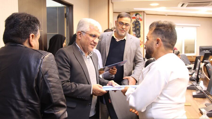 آران و بیدگل| نشست صمیمانه جمعی از افراد دارای معلولیت با فرماندار شهرستان