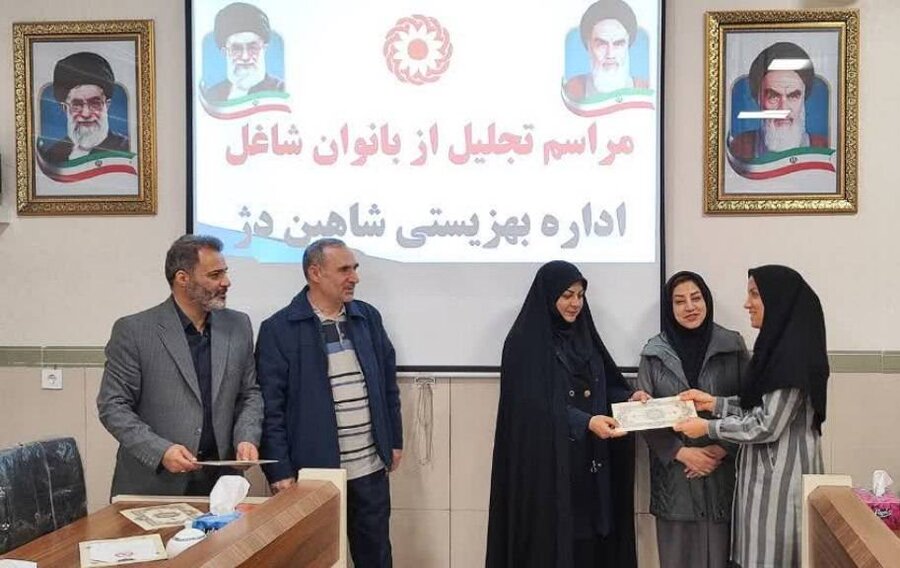 مراسم تجلیل از بانوان شاغل در بهزیستی شاهین دژ
