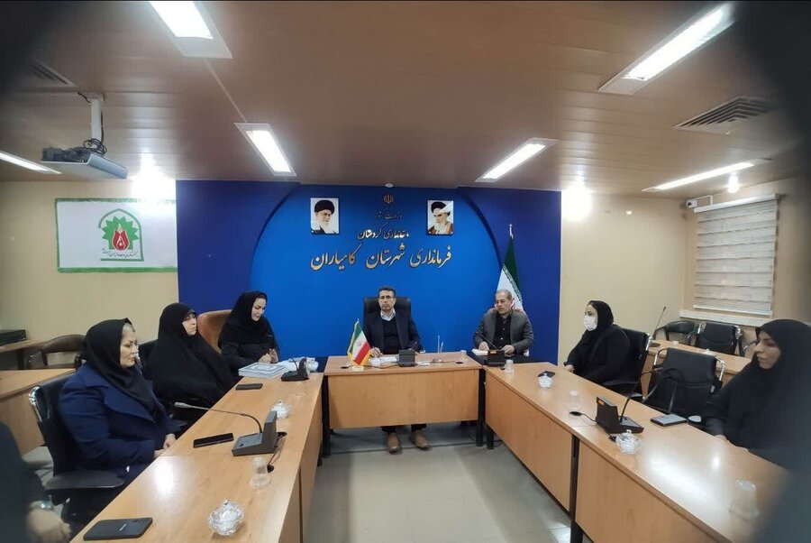 تقدیر فرماندار کامیاران از بانوان شاغل در بهزیستی