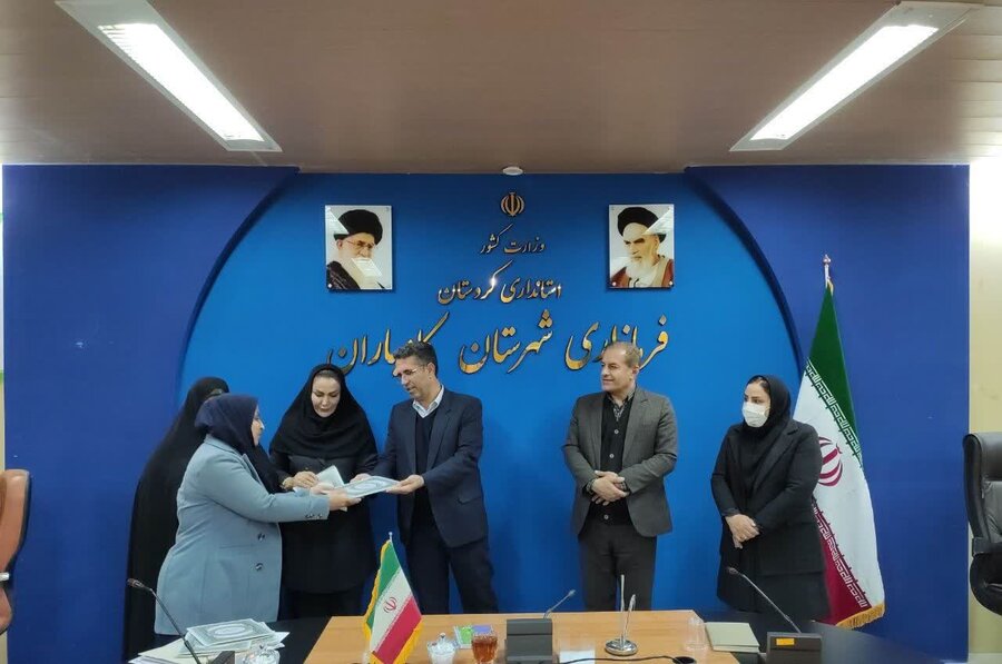 تقدیر فرماندار کامیاران از بانوان شاغل در بهزیستی