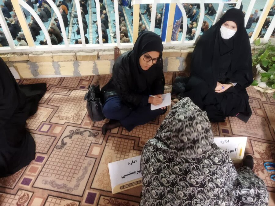 میز خدمت به مناسبت گرامیداشت مقام زن و روز مادر در قروه برگزار شد