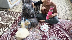 گزارش تصویری| اهدای بسته کمک معیشتی به مناسبت روز مادر در عجب شیر