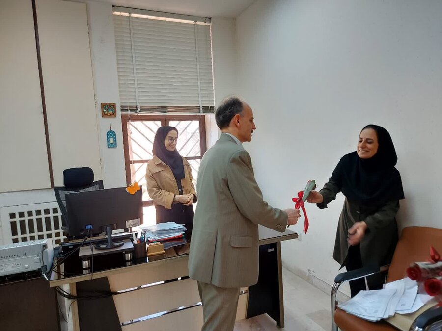 تقدیر از بانوان شاغل در مدیریت بهزیستی شهرستان یزد به مناسبت میلاد حضرت زهرا (س)
