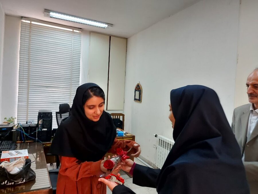 تقدیر از بانوان شاغل در مدیریت بهزیستی شهرستان یزد به مناسبت میلاد حضرت زهرا (س)