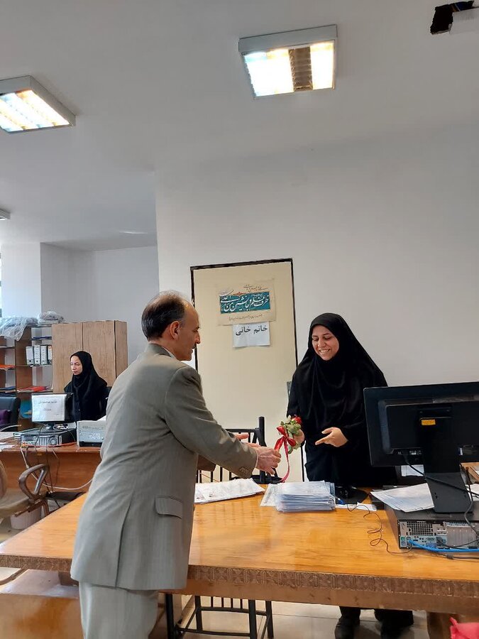 تقدیر از بانوان شاغل در مدیریت بهزیستی شهرستان یزد به مناسبت میلاد حضرت زهرا (س)