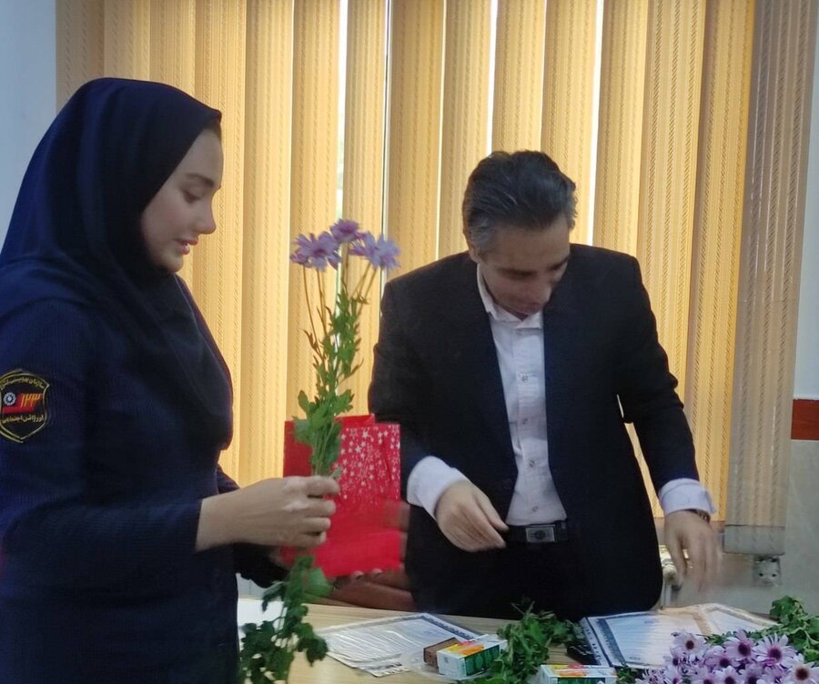 قرچک l تقدیر از همکاران خانم توسط سرپرست اداره بهزیستی و مرکز مثبت زندگی