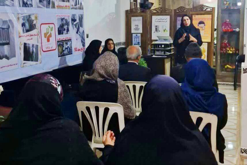 قرچک l برگزاری کارگاه «یوگای خنده» برای سالمندان