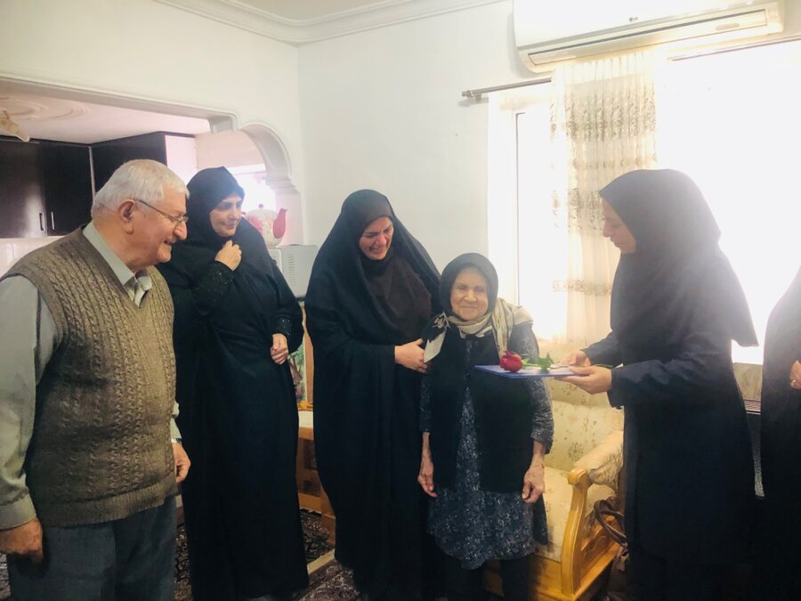 رضوانشهر/دیدار مسئولان شهرستان با مادر شهید" مصطفی فیض‌الهی" به مناسبت روز مادر