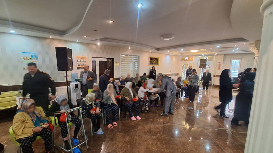 آستانه اشرفیه | برگزاری مراسم گرامیداشت ولادت حضرت فاطمه زهرا (س) و روز مادر در مرکز سالمندان مهر آیین جلالیه