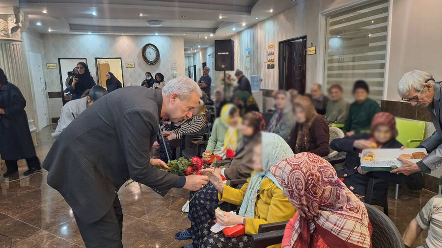 آستانه اشرفیه | برگزاری مراسم گرامیداشت ولادت حضرت فاطمه زهرا (س) و روز مادر در مرکز سالمندان مهر آیین جلالیه