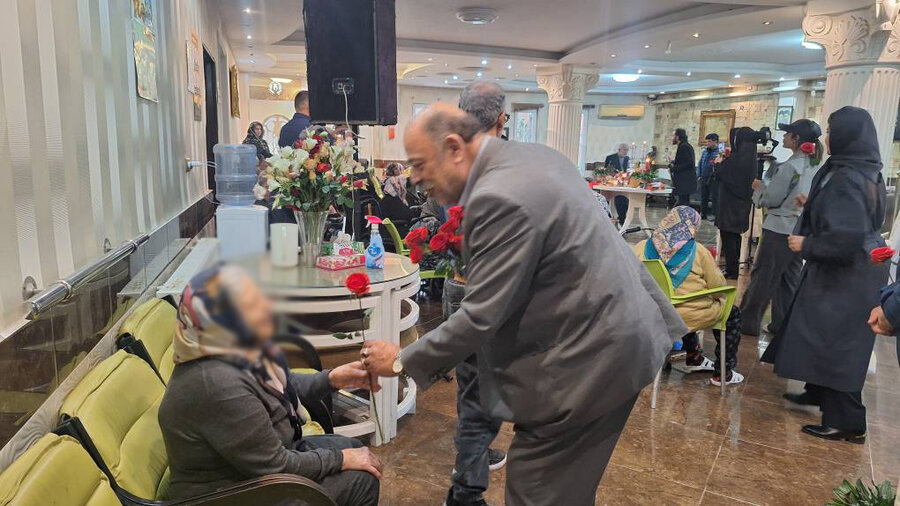 آستانه اشرفیه | برگزاری مراسم گرامیداشت ولادت حضرت فاطمه زهرا (س) و روز مادر در مرکز سالمندان مهر آیین جلالیه