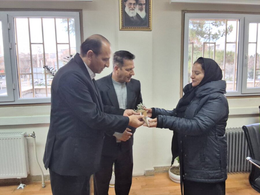 دیدار مدیرکل بهزیستی آذربایجان‌غربی با بانوان شاغل در بهزیستی ارومیه همزمان با ولادت حضرت فاطمه زهرا(س)