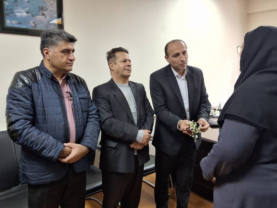 دیدار مدیرکل بهزیستی آذربایجانغربی با بانوان شاغل در بهزیستی ارومیه همزمان با ولادت حضرت فاطمه زهرا(س)