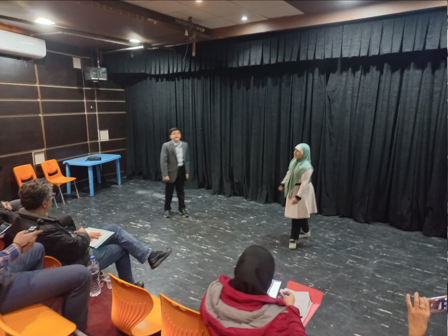 بازبینی نمایش‌های جشنواره تئاتر منطقه‌ای معلولین زاگرس در همدان برگزار شد