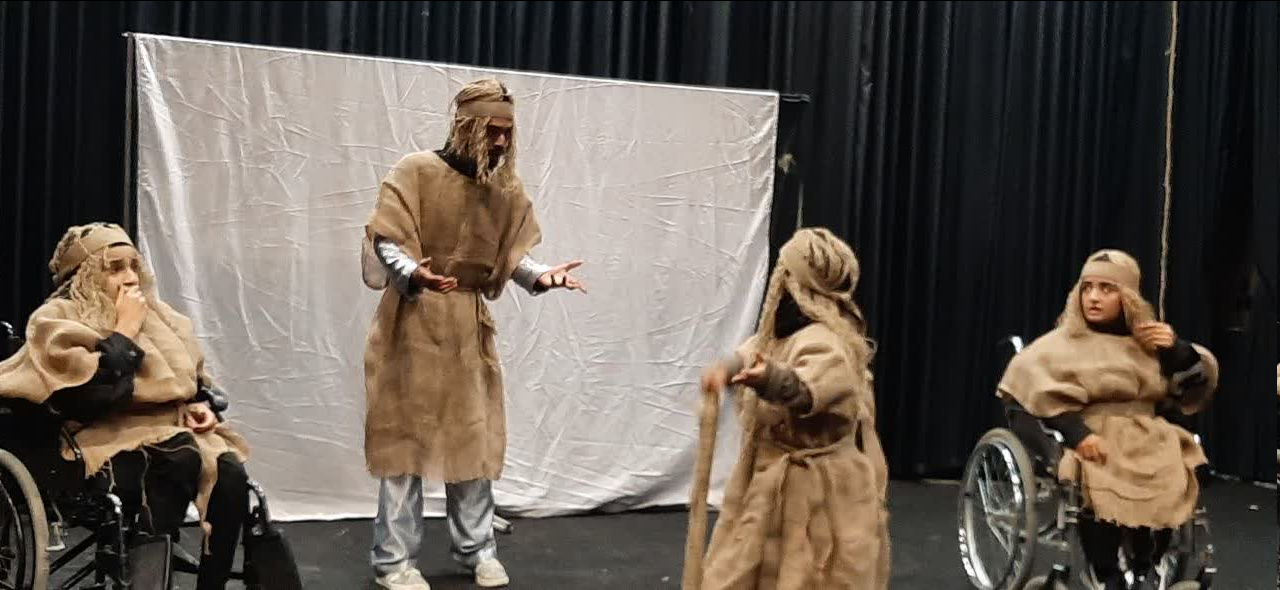 بازبینی نمایش‌های جشنواره تئاتر منطقه‌ای معلولین زاگرس در همدان برگزار شد