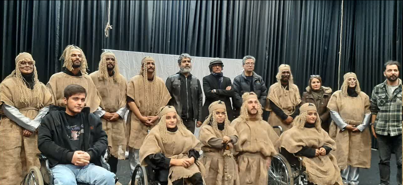 بازبینی نمایش‌های جشنواره تئاتر منطقه‌ای معلولین زاگرس در همدان برگزار شد