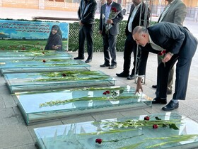 آغاز مسئولیت مدیرکل بهزیستی فارس با تجدید میثاق معنوی در حرم مطهر حضرت شاهچراغ (ع)