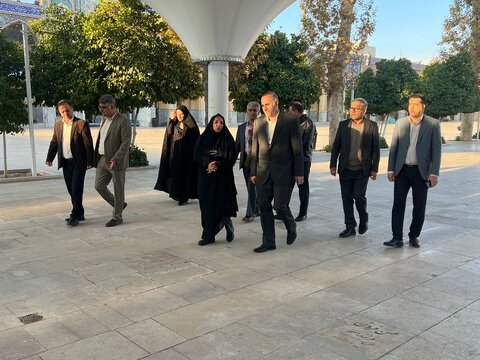 آغاز مسئولیت مدیرکل بهزیستی فارس با تجدید میثاق معنوی در حرم مطهر حضرت شاهچراغ (ع)