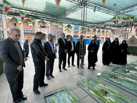 آغاز مسئولیت مدیرکل بهزیستی فارس با تجدید میثاق معنوی در حرم مطهر حضرت شاهچراغ (ع)