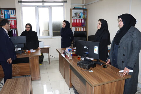 گزارش تصویری|حضور مدیرکل بهزیستی خوزستان در محل کار بانوان همکار و تبریک هفته مقام زن