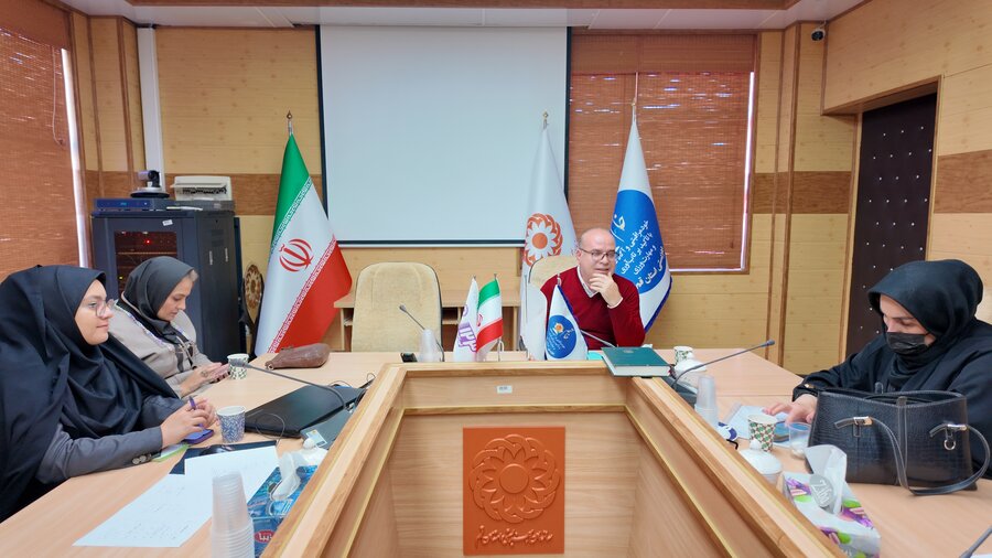 برگزاری نشست تخصصی بازبینی طرح «خاتم» برای تقویت تاب‌آوری و مهارت‌ورزی زنان و دختران قم 