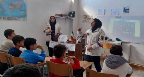 برگزاری کارگاه آموزشی «جرأت‌ورزی، مهارت نه گفتن و خودمراقبتی» ویژه دانش‌آموزان مدرسه ابتدایی سهند چهاربرج توسط اورژانس اجتماعی میاندوآب