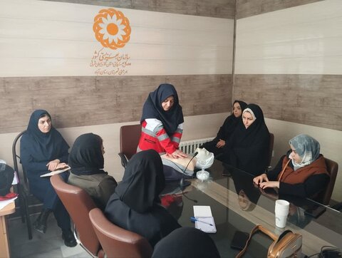 گزارش تصویری| دوره آموزشی کمک‌های اولیه برای مددجویان بستان آباد