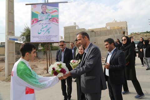 جم| استقبال رئیس اداره بهزیستی شهرستان جم از سپهر صیفی، قهرمان پارآسیایی شنا