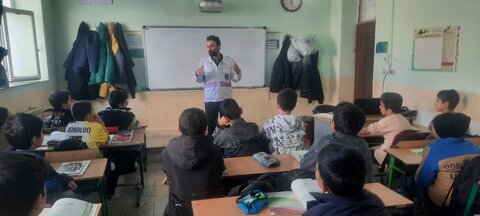 حضور کارشناسان اورژانس اجتماعی در مدرسه شهید محلاتی قروه